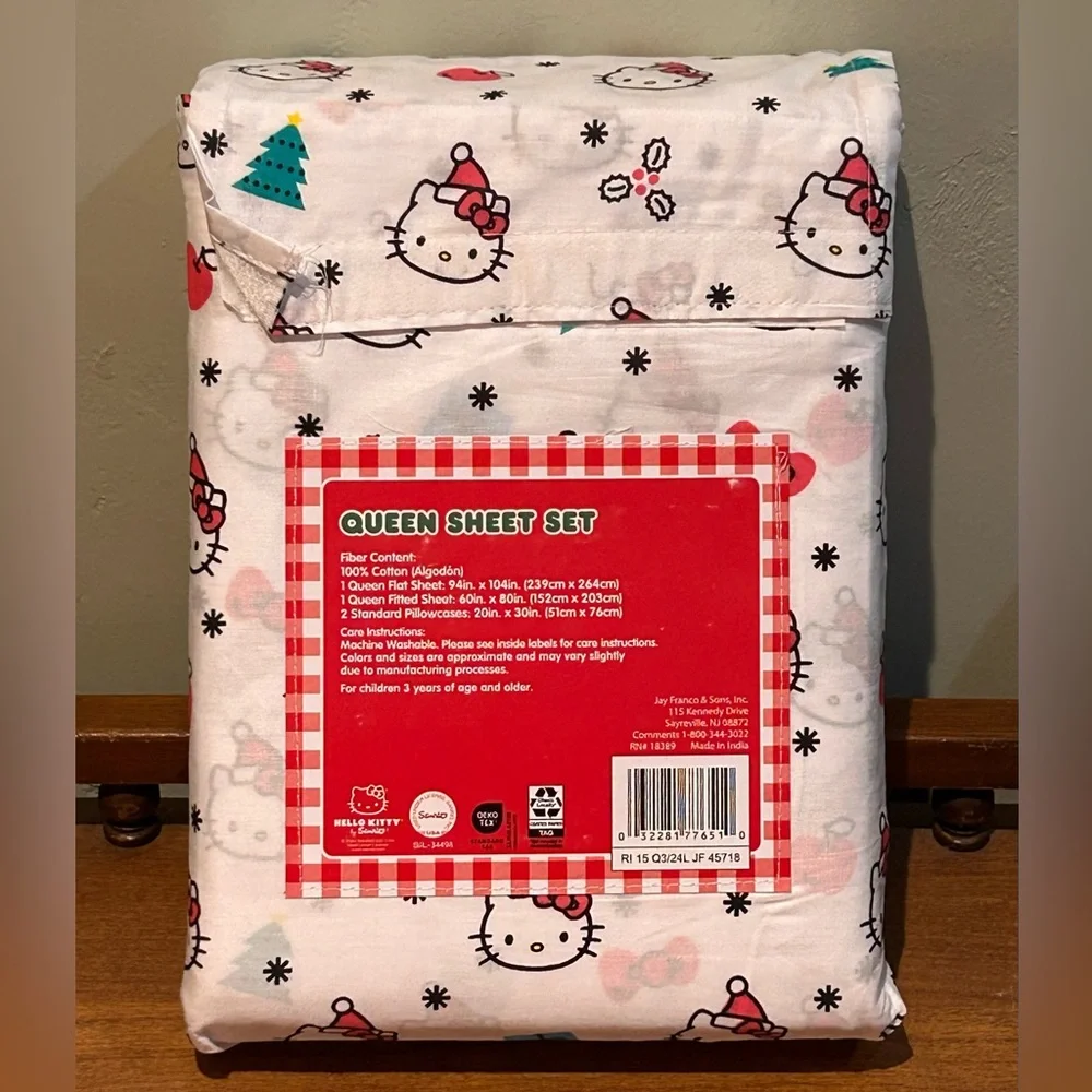 HELLO KITTY Christmas Themed 4 Piece Queen Sheet Set Made By Sanrio NWTS